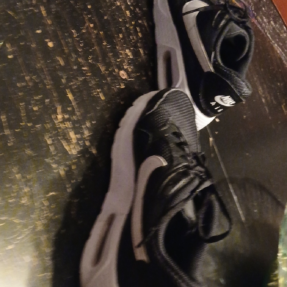 Nike Womens Black and White Athletic Sneakers - Picture 5 of 8